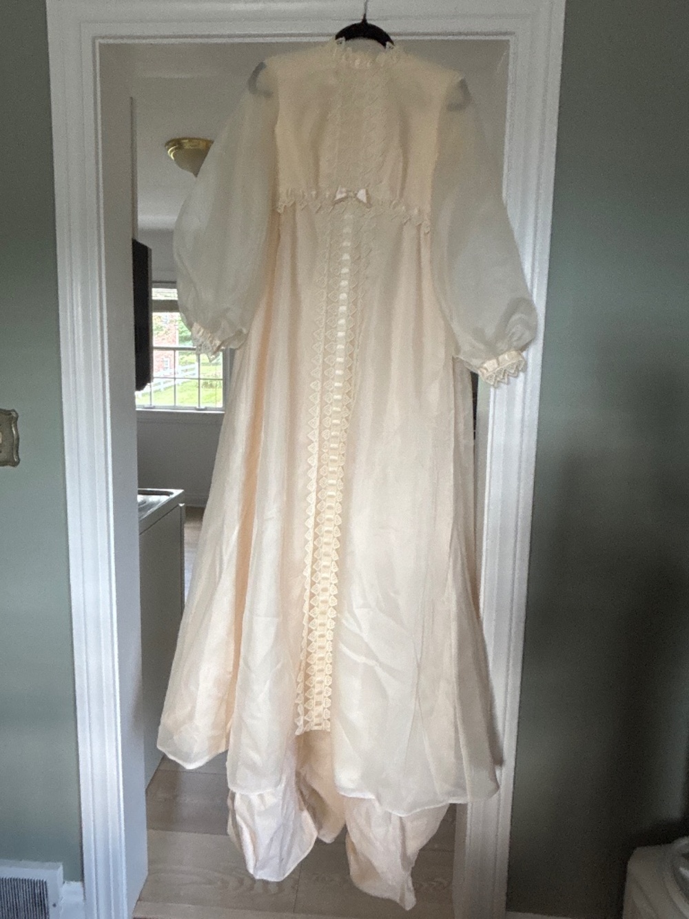 BEAUTIFUL vintage wedding dress